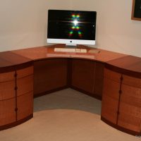 Desk (905×600)
